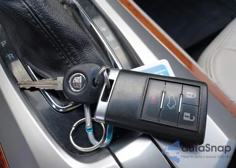 2010 Cadillac Cts Luxury z USA, uszkodzony, nr VIN 1G6DG5EG8A0150720